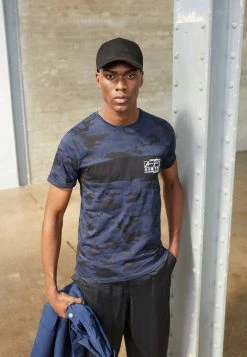 Brave Soul YOSHI - Print T-shirt - Blue Camo/jet Black/optic White