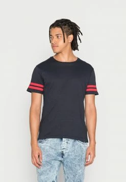 Brave Soul MANOLAS - Print T-shirt - Dark Navy/red