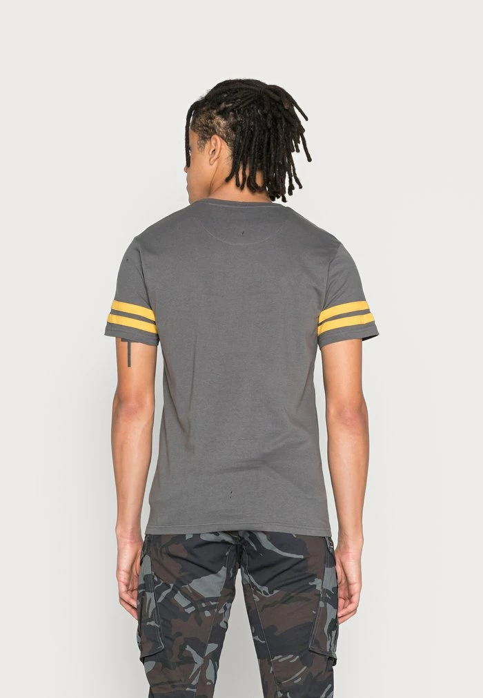 Brave Soul MANOLAS - Print T-shirt - Dark Charcoal/mustard - Image 3