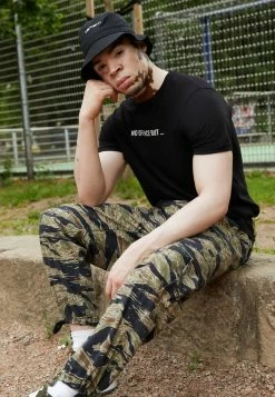 Brave Soul VEXED - Print T-shirt - Jet Black/white